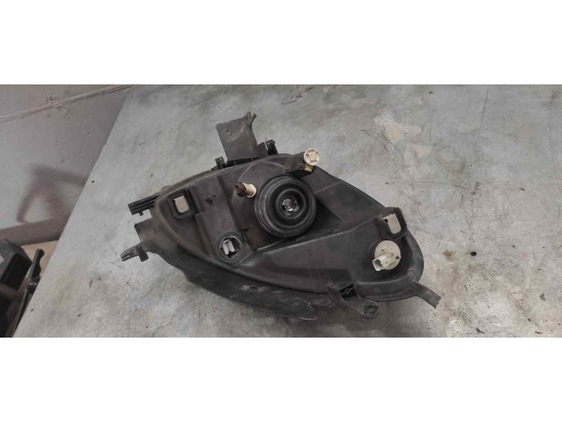 Recambio de faro izquierdo para citroën xsara picasso 1.8 16v sx referencia OEM IAM   