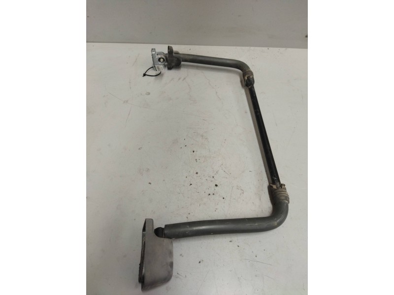 Recambio de brazo retrovisor derecho para nissan trucks atleon 110 referencia OEM IAM   