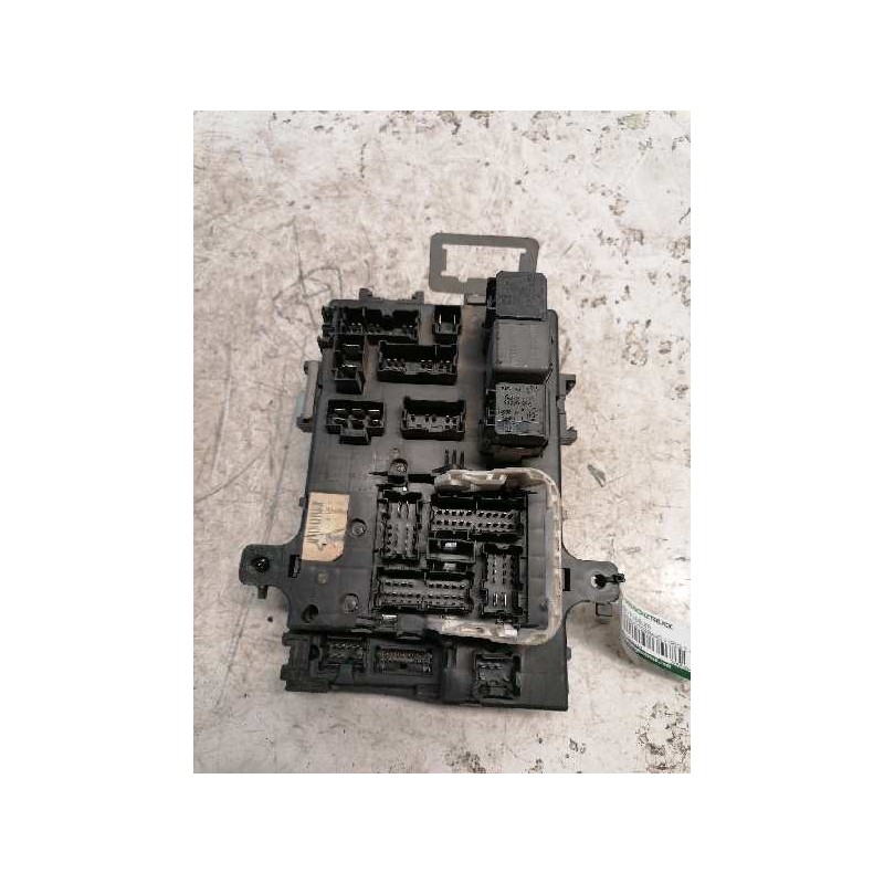 Recambio de caja reles / fusibles para nissan terrano/terrano.ii (r20) 2.7 turbodiesel referencia OEM IAM 285519F 5WK48542 