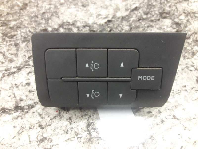 Recambio de boton antiniebla para peugeot boxer kombi (rs3000)(333) hdi standart (333) referencia OEM IAM B569  