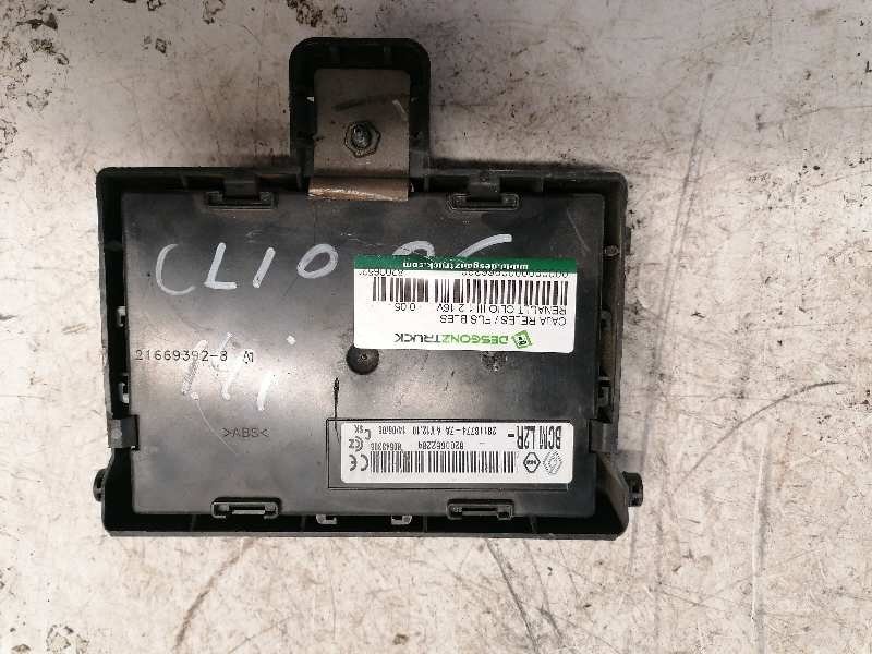 Recambio de caja reles / fusibles para renault clio iii 1.2 16v referencia OEM IAM 8200652284 80543305 