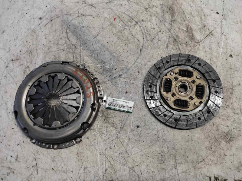 Recambio de kit embrague para volkswagen polo berlina (6n2) trendline referencia OEM IAM 684713R  