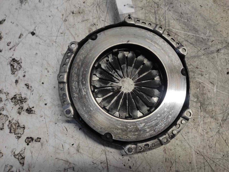 Recambio de kit embrague para volkswagen polo berlina (6n2) trendline referencia OEM IAM 684713R  