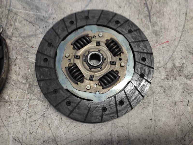 Recambio de kit embrague para volkswagen polo berlina (6n2) trendline referencia OEM IAM 684713R  