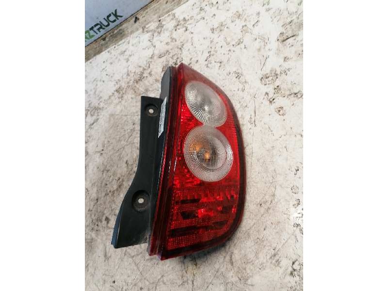 Recambio de piloto trasero derecho para nissan micra (k12e) acenta referencia OEM IAM   5 PINS