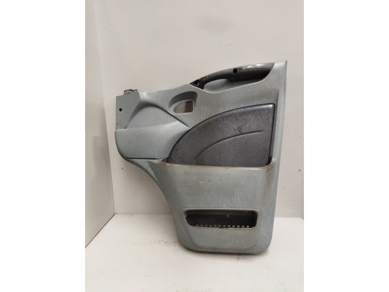 Recambio de guarnecido puerta delantera izquierda para iveco daily combi referencia OEM IAM 3802077 3802075 