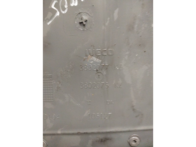 Recambio de guarnecido puerta delantera izquierda para iveco daily combi referencia OEM IAM 3802077 3802075 