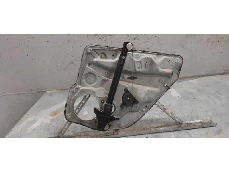 Recambio de elevalunas trasero izquierdo para volkswagen golf iv berlina (1j1) 1.9 tdi referencia OEM IAM 1J4839755A  
