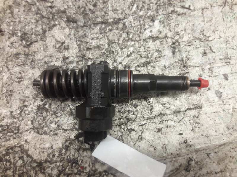 Recambio de inyector para volkswagen golf iv berlina (1j1) highline referencia OEM IAM 038130073F BOSCH 