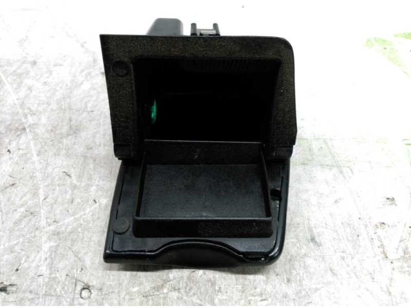 Recambio de cenicero para citroën xsara berlina 1.9d seduction referencia OEM IAM 9624645677 7588PF 
