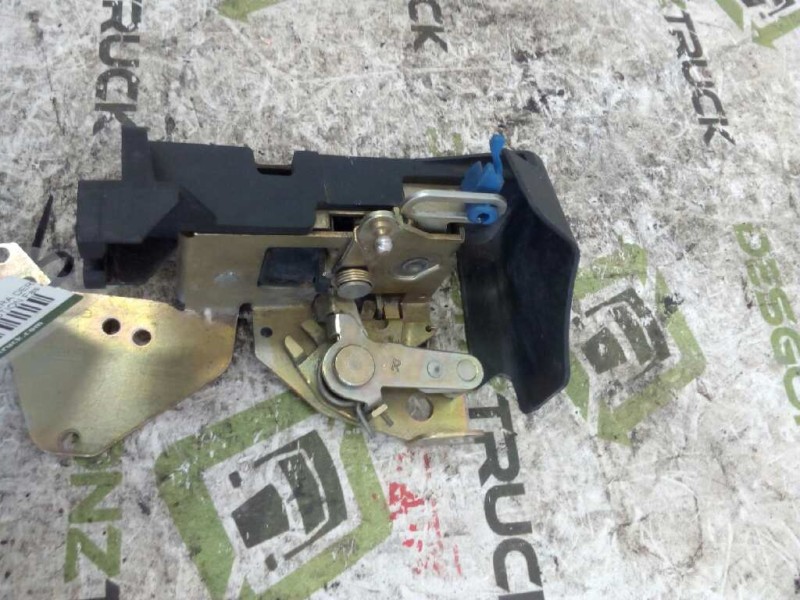 Recambio de cerradura puerta delantera derecha para renault premium distribution fas 4x2 cabina larga referencia OEM IAM 5001858