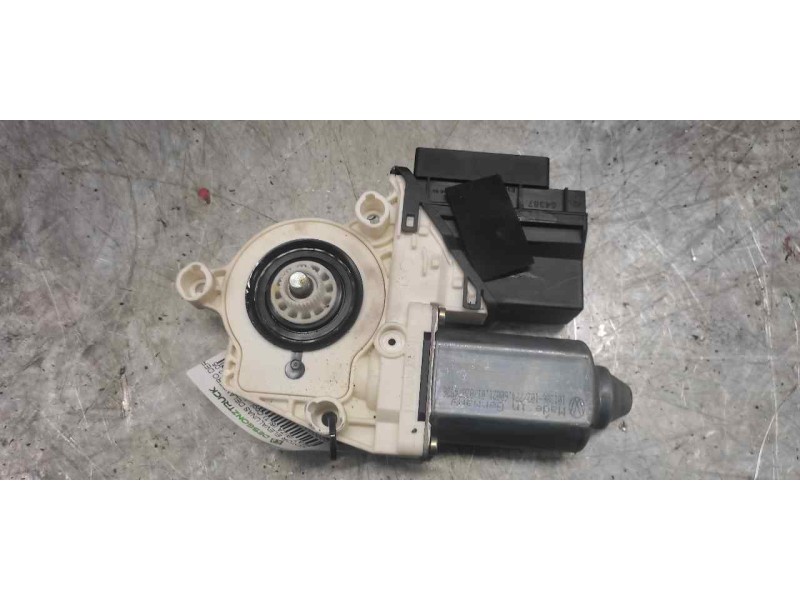 Recambio de motor elevalunas delantero derecho para seat ibiza (6l1) cool referencia OEM IAM 104383101 05074140 SIEMENS