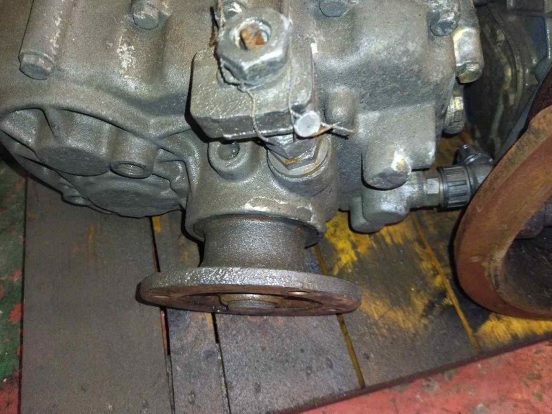 Recambio de caja cambios para nissan trucks m 130.17 referencia OEM IAM S542 1307052006 07100400-3