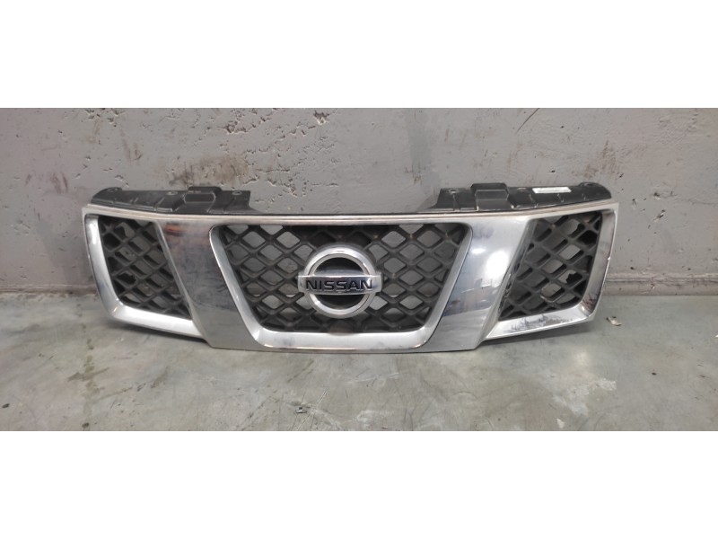 Recambio de rejilla delantera central para nissan pathfinder (r51) 2.5 dci le referencia OEM IAM   