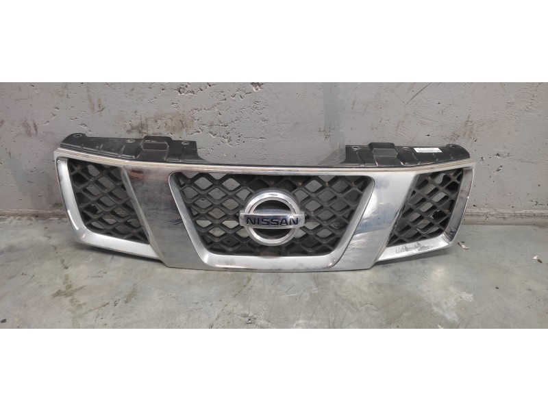 Recambio de rejilla delantera central para nissan pathfinder (r51) 2.5 dci le referencia OEM IAM   