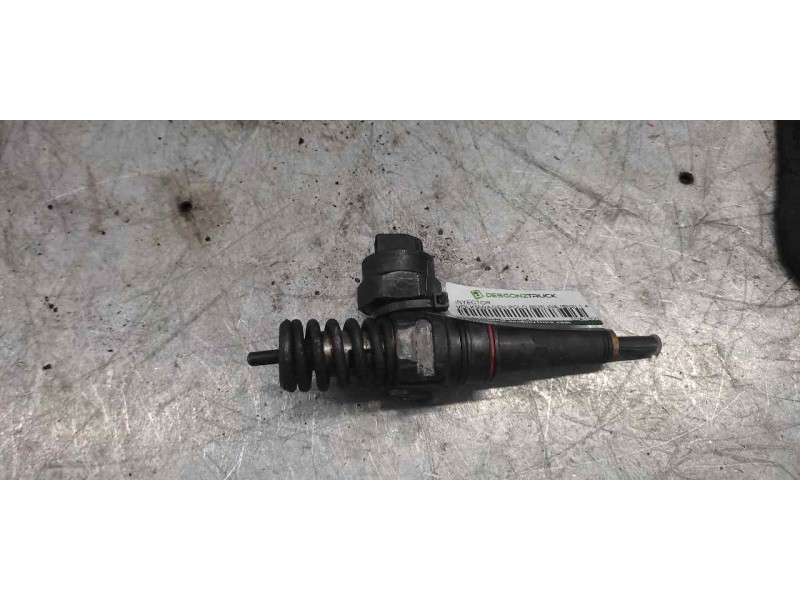 Recambio de inyector para volkswagen polo berlina (6n2) 1.4 tdi referencia OEM IAM 03A130073F  