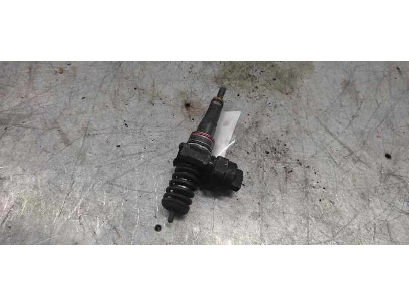 Recambio de inyector para volkswagen polo berlina (6n2) 1.4 tdi referencia OEM IAM 03A130073F  