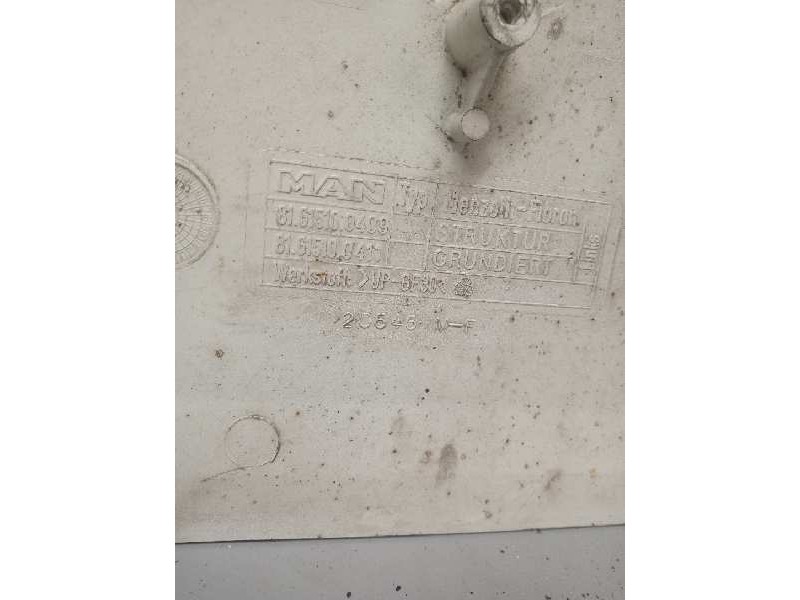 Recambio de moldura trasera cabina para man tgx 18.xxx 12.4 diesel referencia OEM IAM 81615100409  IZQUIERDA
