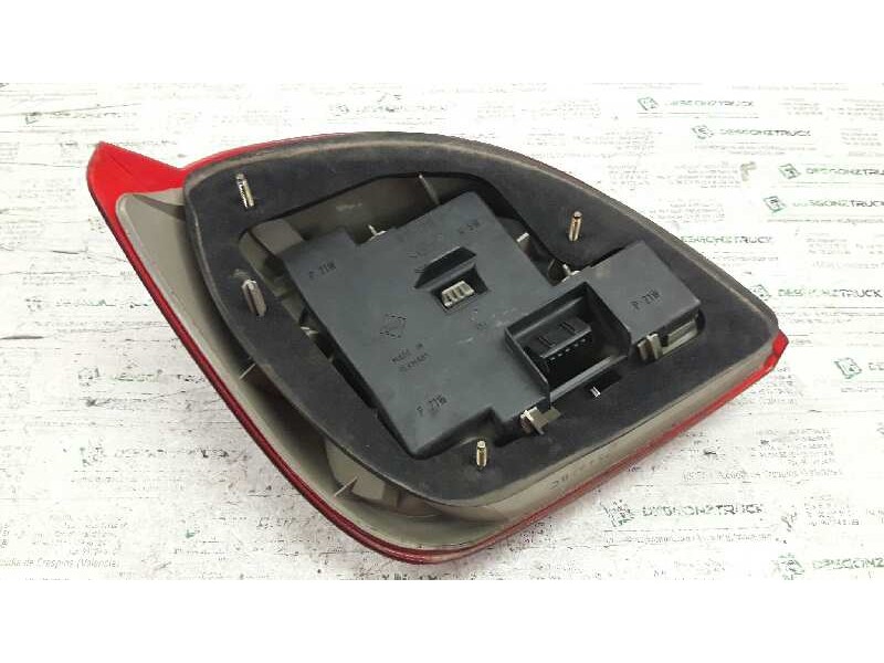 Recambio de piloto trasero derecho para ford fiesta berlina ghia referencia OEM IAM 96FG13N004  