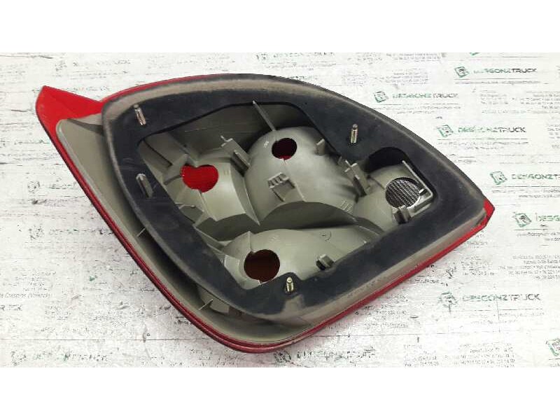 Recambio de piloto trasero derecho para ford fiesta berlina ghia referencia OEM IAM   