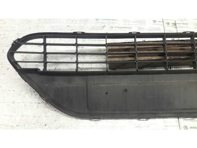 Recambio de rejilla delantera central para ford focus lim. (cb4) titanium referencia OEM IAM 8M5117968 BAJO MATRICULA 