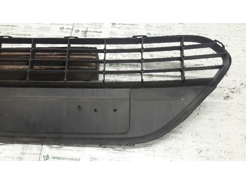 Recambio de rejilla delantera central para ford focus lim. (cb4) titanium referencia OEM IAM 8M5117968 BAJO MATRICULA 