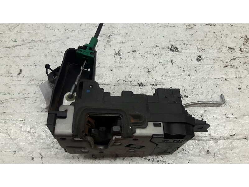 Recambio de cerradura puerta delantera derecha para opel zafira b 1.9 cdti referencia OEM IAM 13210749  