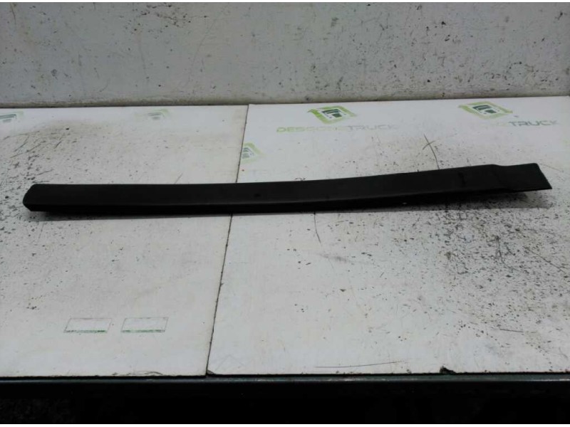 Recambio de moldura puerta delantera derecha para peugeot partner (s2) combi pro referencia OEM IAM 9620864377  