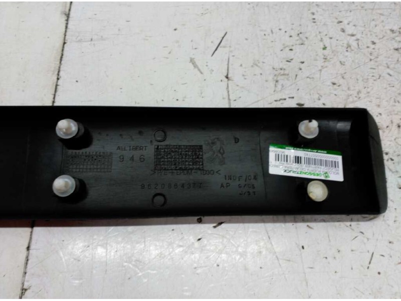 Recambio de moldura puerta delantera derecha para peugeot partner (s2) combi pro referencia OEM IAM 9620864377  