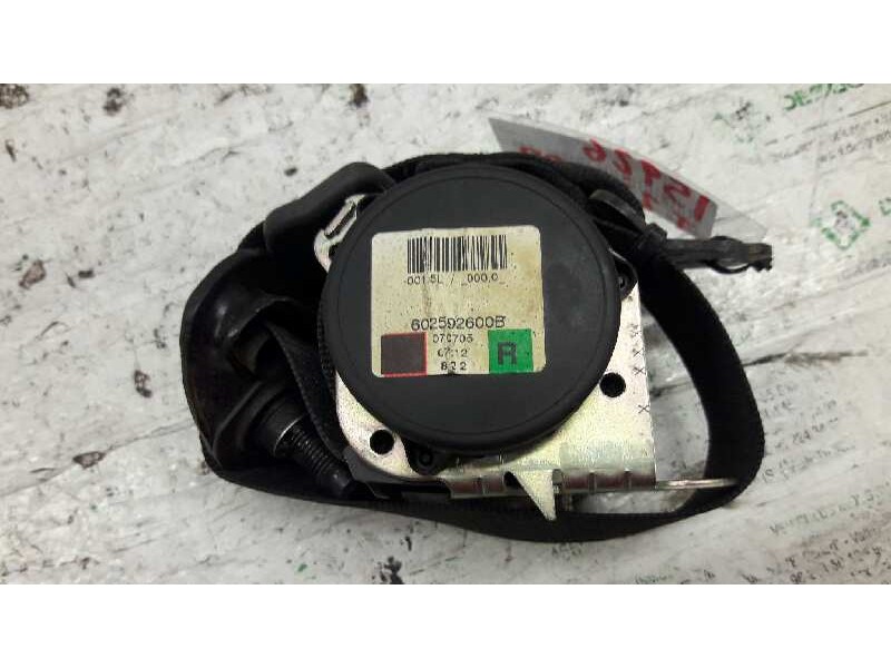 Recambio de cinturon seguridad trasero derecho para opel zafira b 1.9 cdti referencia OEM IAM  2ª FILA 