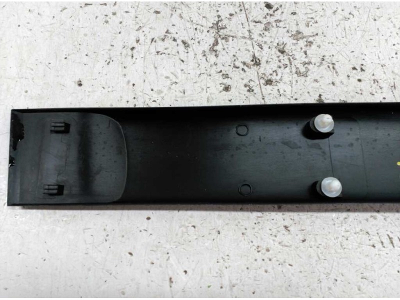 Recambio de moldura puerta delantera derecha para peugeot partner (s2) combi pro referencia OEM IAM 9620864377  