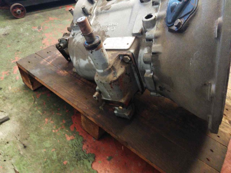 Recambio de caja cambios para nissan trucks l80-88 4.0 referencia OEM IAM T5200  