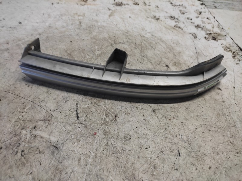Recambio de moldura para opel zafira a elegance referencia OEM IAM 90580652 BAJO FARO DERECHO 