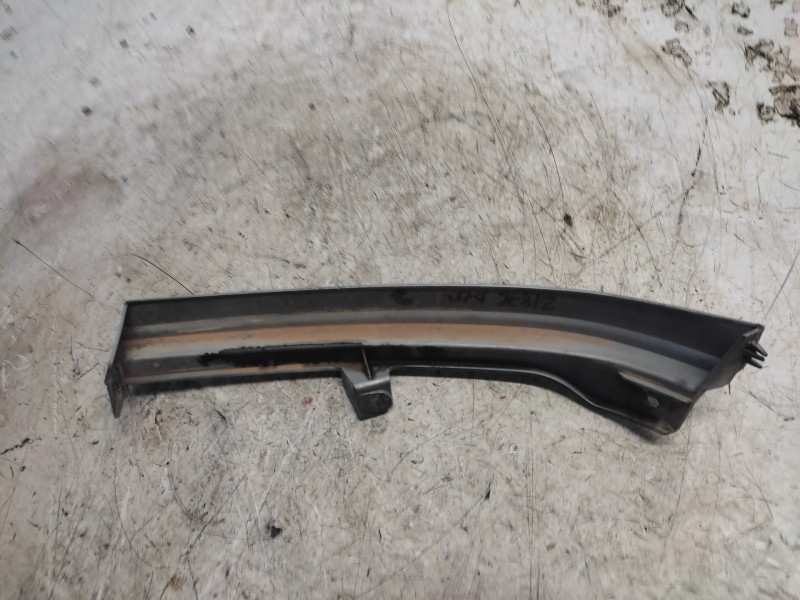 Recambio de moldura para opel zafira a elegance referencia OEM IAM 90580652 BAJO FARO DERECHO 