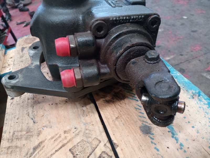 Recambio de caja direccion para nissan cabstar 01.04  cabina simple cabina individual referencia OEM IAM 492109X200 TAS15M605 