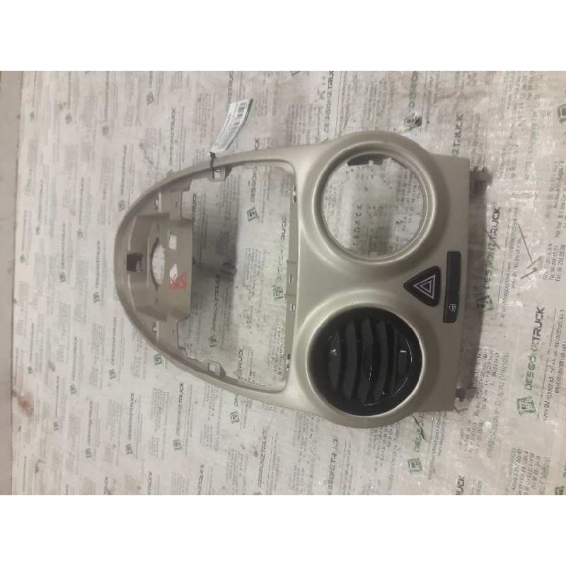 Recambio de guarnecidos consola de mandos para opel corsa d catch me referencia OEM IAM 460029937  