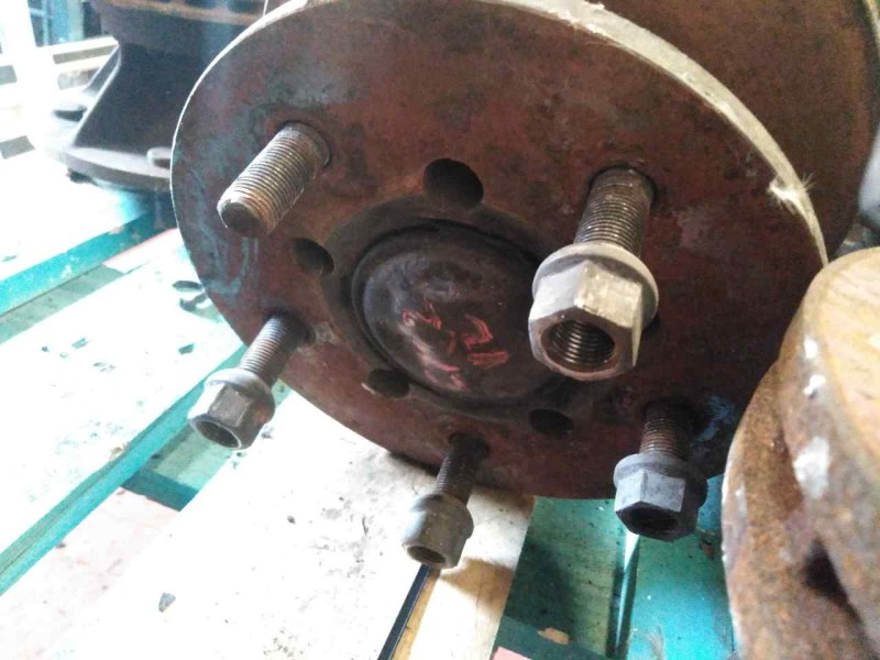 Recambio de buje delantero para nissan cabstar e referencia OEM IAM   