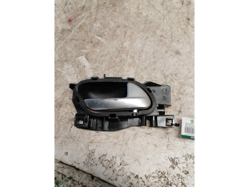 Recambio de maneta interior delantera derecha para peugeot 208 style referencia OEM IAM 96555516  