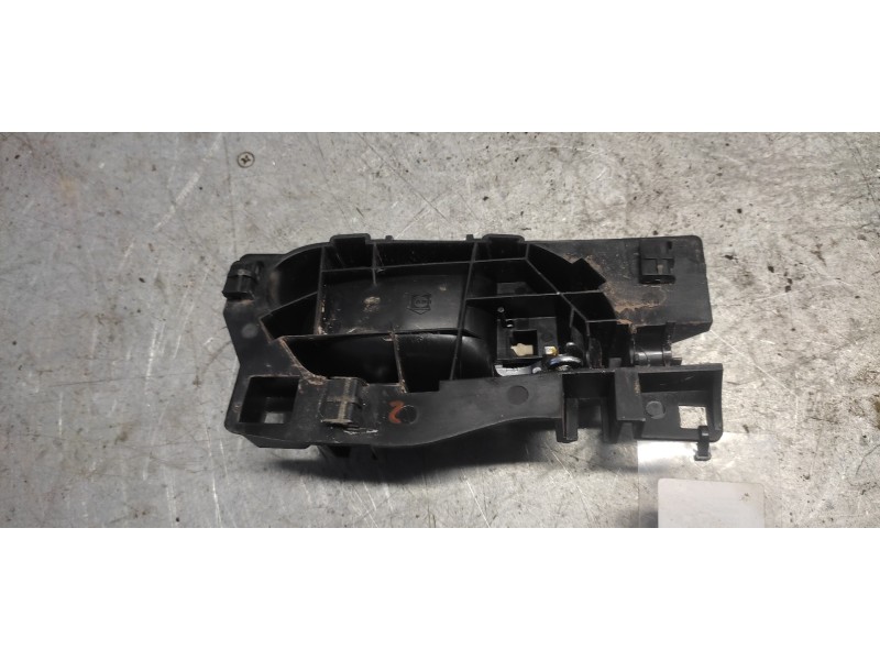 Recambio de maneta interior delantera izquierda para peugeot 208 style referencia OEM IAM   