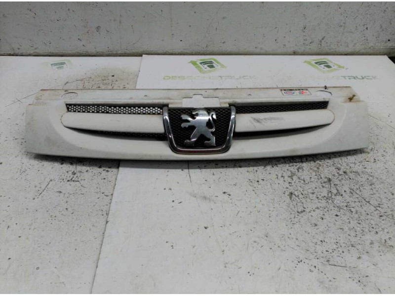 Recambio de rejilla delantera central para peugeot partner (s2) combi plus referencia OEM IAM   