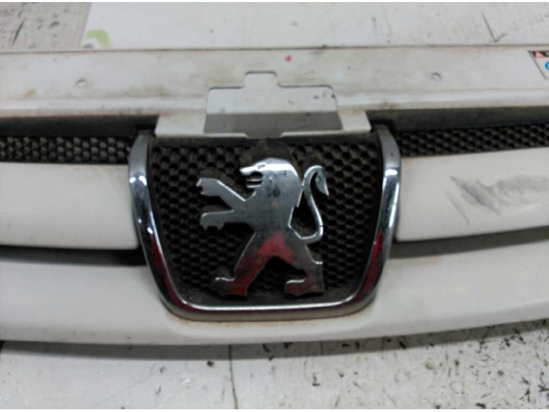 Recambio de rejilla delantera central para peugeot partner (s2) combi plus referencia OEM IAM   