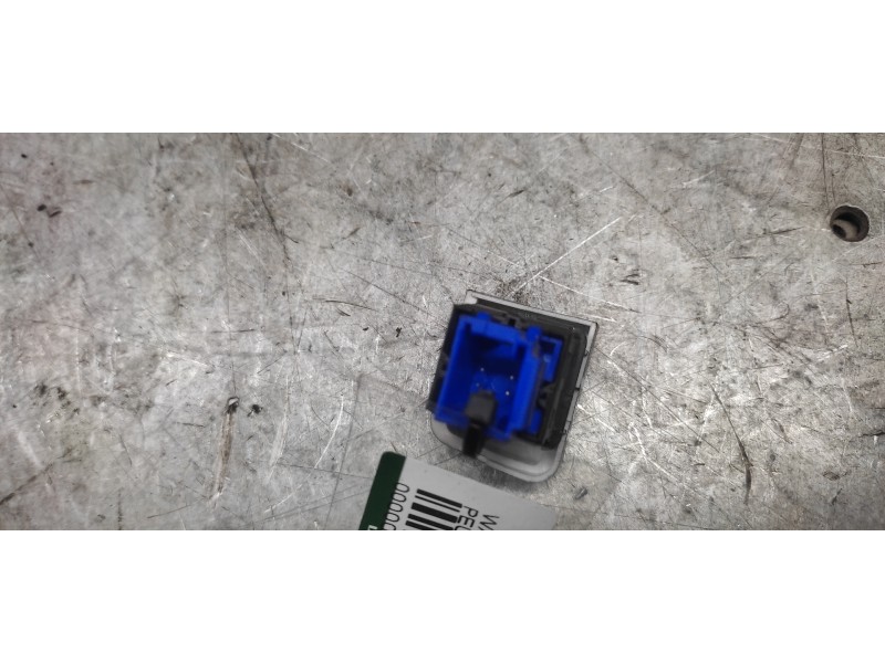 Recambio de warning para peugeot 208 style referencia OEM IAM 96750916ZD 4 PINS 