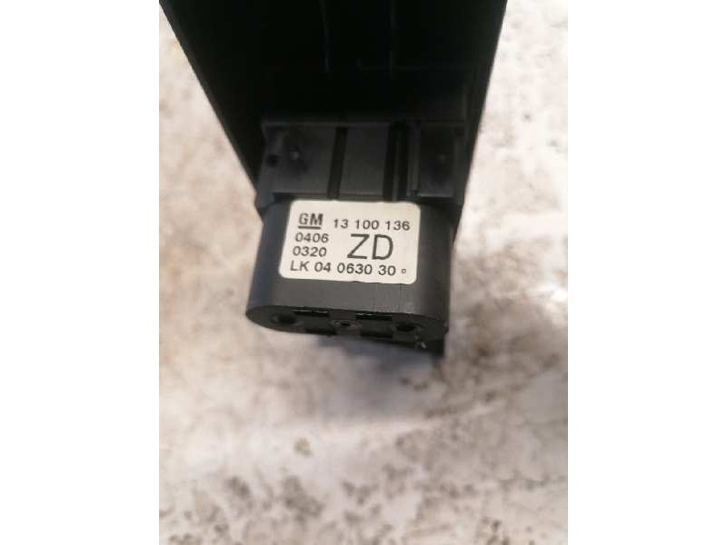 Recambio de mando luces para opel astra h berlina cosmo referencia OEM IAM 13100136 04063030 12 PINS