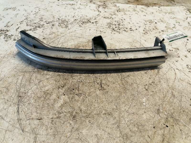 Recambio de moldura para opel zafira a elegance referencia OEM IAM 90580651 BAJO FARO IZQUIERDO 