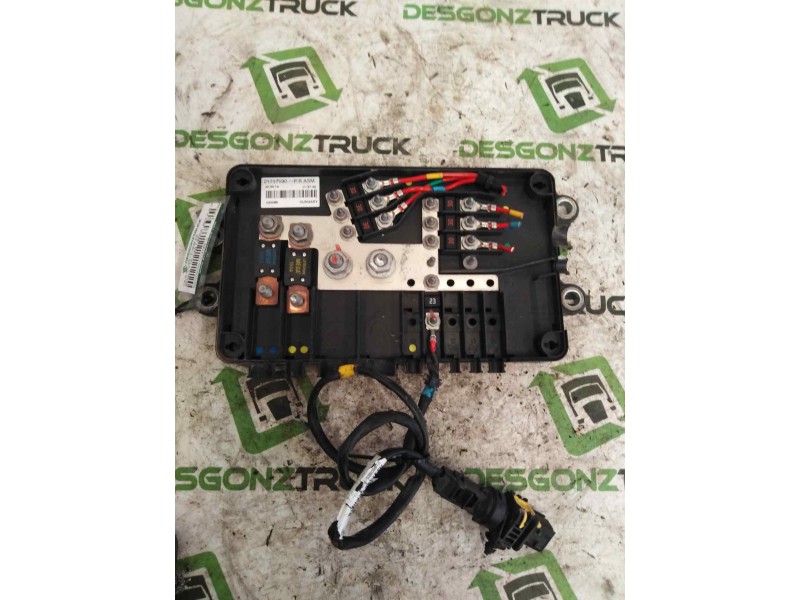 Recambio de caja reles / fusibles para renault serie t fg 4x2 cabina high-sleeper referencia OEM IAM 21717590  