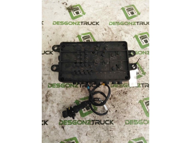 Recambio de caja reles / fusibles para renault serie t fg 4x2 cabina high-sleeper referencia OEM IAM 21717590  