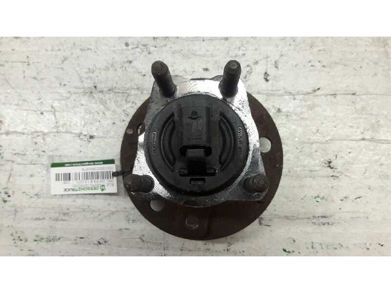 Recambio de buje trasero derecho para opel zafira b 1.9 cdti referencia OEM IAM   