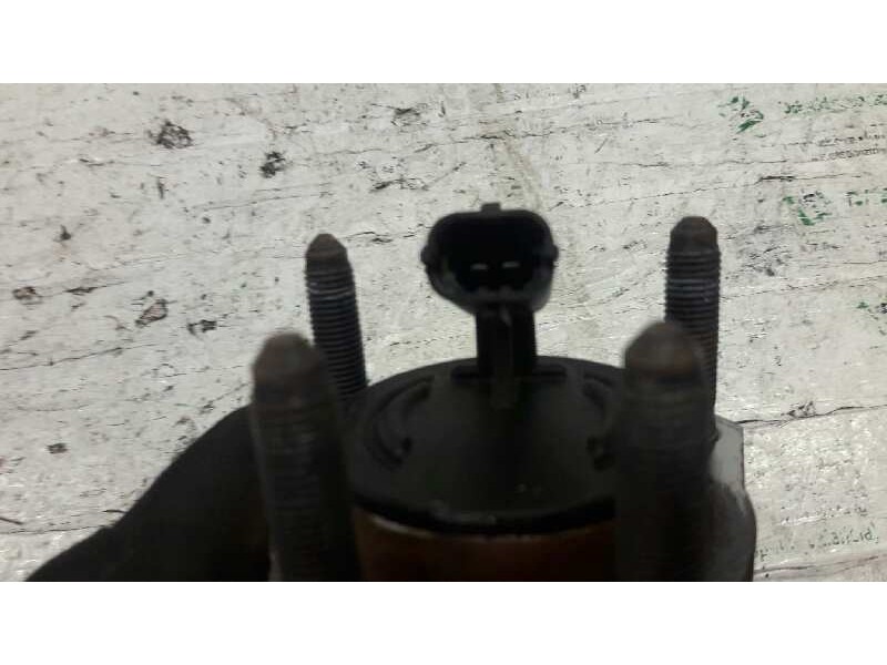 Recambio de buje trasero derecho para opel zafira b 1.9 cdti referencia OEM IAM   