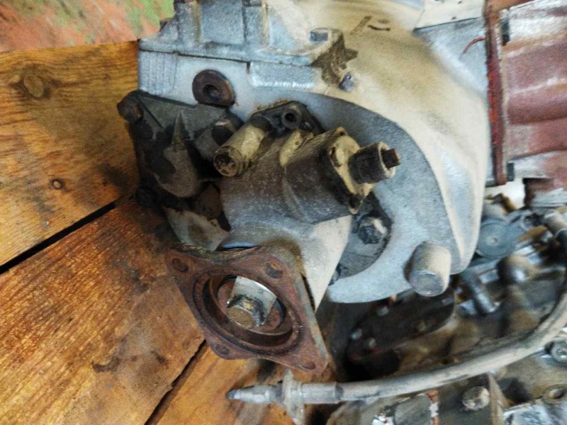 Recambio de caja cambios para nissan trucks l-60.09 referencia OEM IAM T5200  