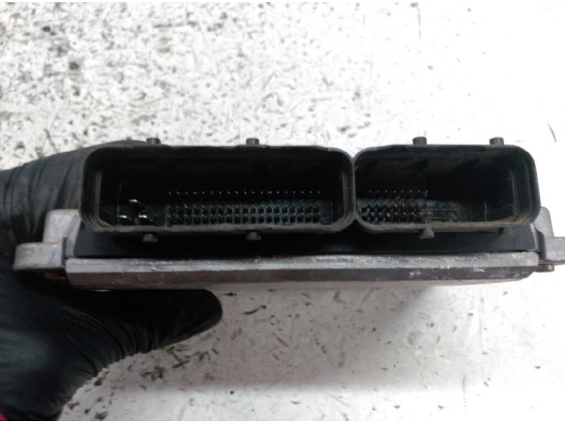 Recambio de centralita motor uce para opel vectra b berlina 2.0 dti referencia OEM IAM 0281001633  